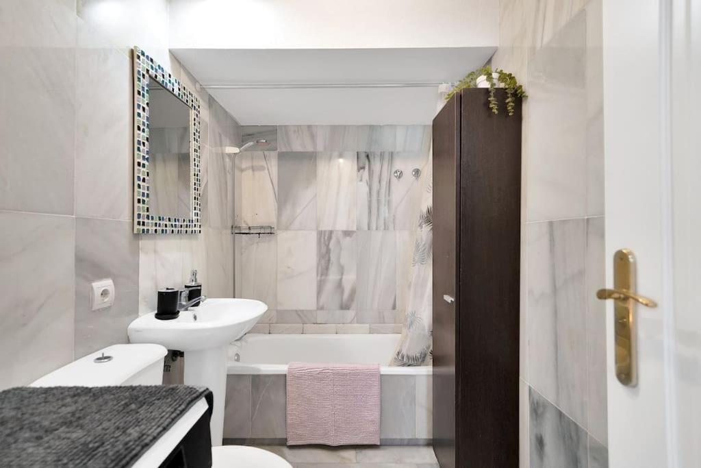 Duplex Con Vistas Al Mar, Piscina Y Gimnasio - Las Abejeras 226 Estepona Exterior foto